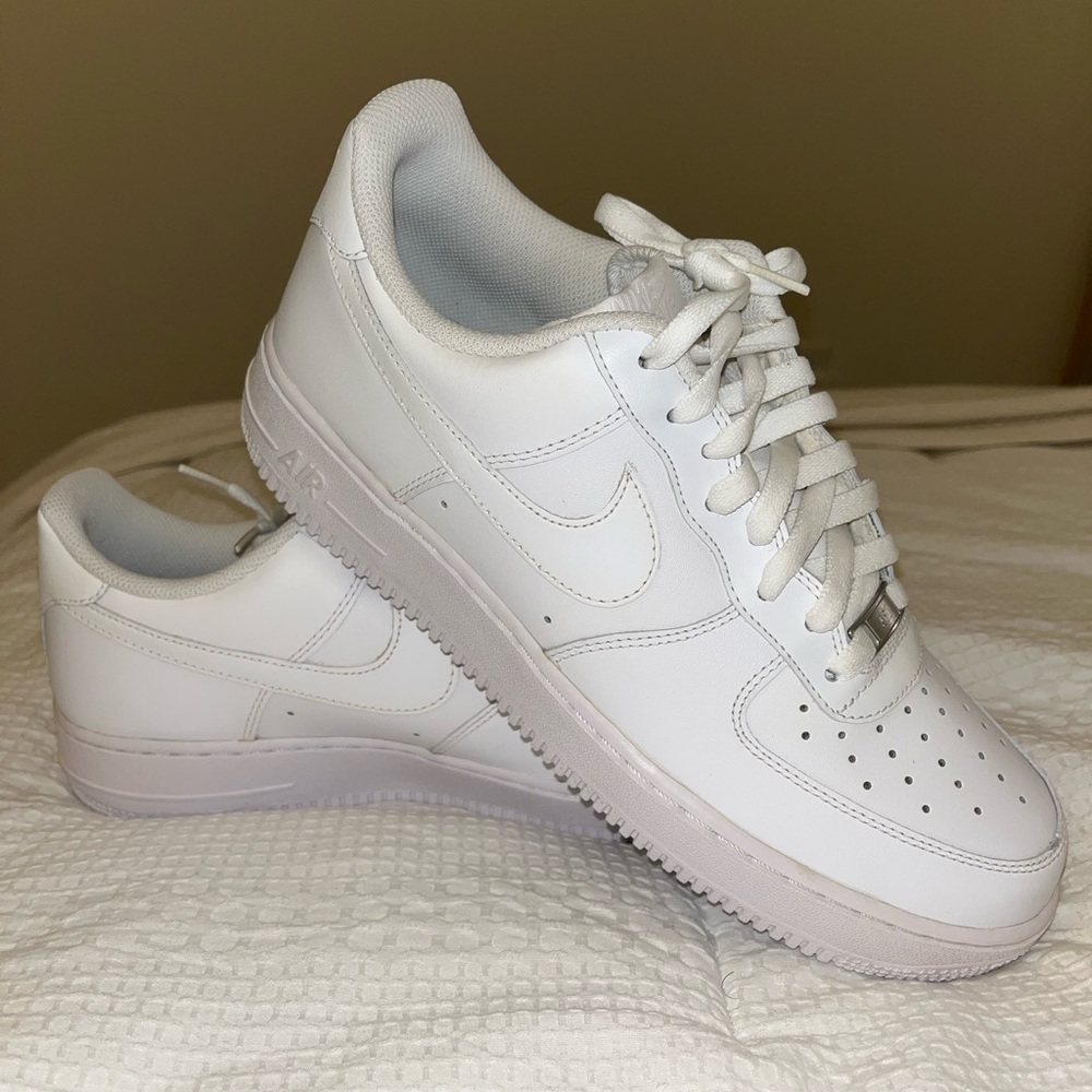 Nike Men's NEW AF1 Air Force 1 '07 Sneaker size 11